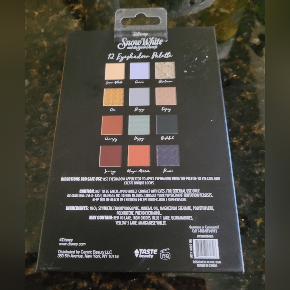 NEW Snow White & the Seven Dwarves 12 Eyeshadow Palette - Picture 2 of 3